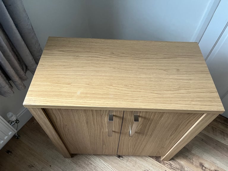 Oak effect cupboard 