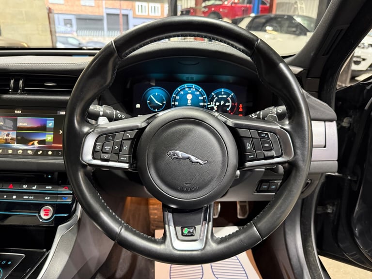 2017 Jaguar XF 2.0d R-Sport Saloon 4dr Diesel Auto AWD Euro 6 (s/s) (240 ps)