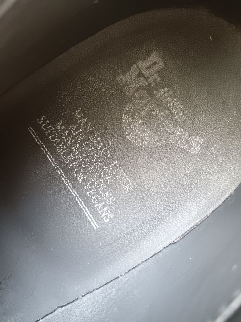 Dr. Martens 1461 Vegan, Unisex-Adult Lace-Up Flats