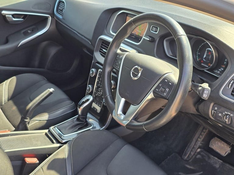 2019 Volvo V40 2.0 D2 Momentum Edition Auto Euro 6 (s/s) 5dr Hatchback Diesel Automatic