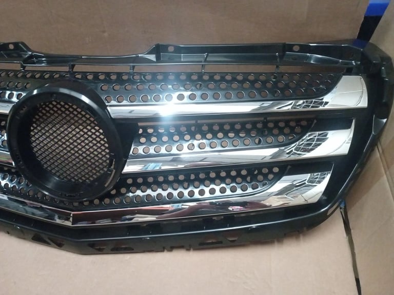 MERCEDES SPRINTER 2013 - 2018 FRONT GRILLE WITH CHROME NO BADGE A9068800885