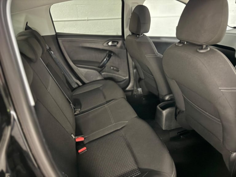2017 Peugeot 208 1.2 Puretech Allure PETROL/MANUAL/5-DR