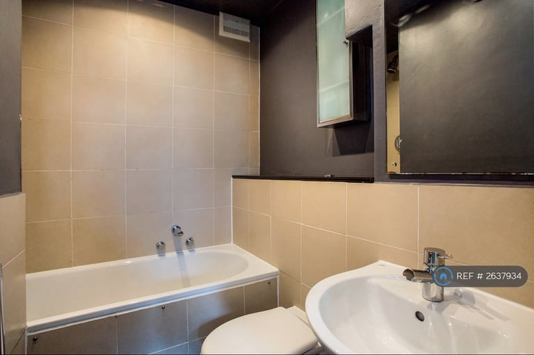 3 bedroom house in Trinity Road, London, SW17 (3 bed) (#2637934)