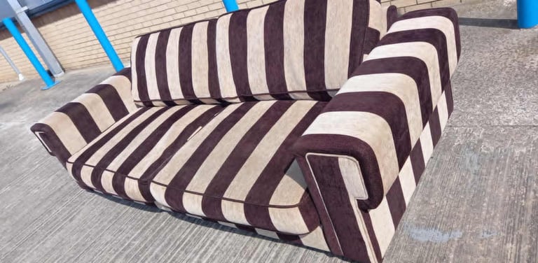 image for Lovely , Superb , 4 seater multi colour , cloth sofa - TS location , just ask