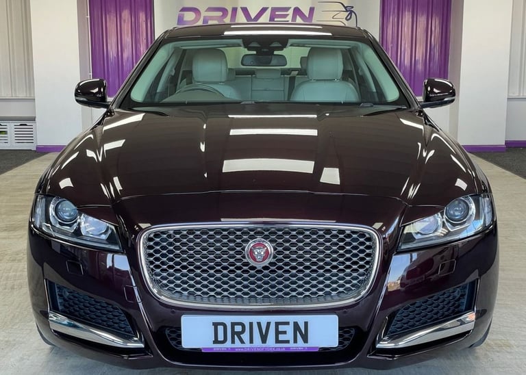 2017 Jaguar XF 2.0d Portfolio Saloon 4dr Diesel Auto Euro 6 (s/s) (180 ps) Saloon Diesel Automatic
