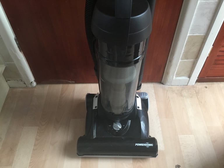 Upright bagless vacuum cleaner *new* 