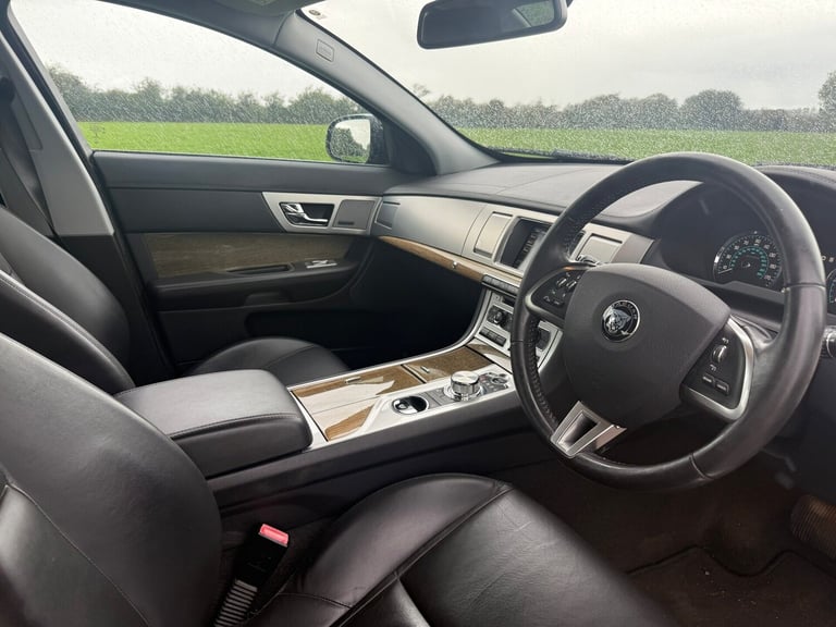 2014 Jaguar XF D PREMIUM LUXURY Saloon Diesel Automatic