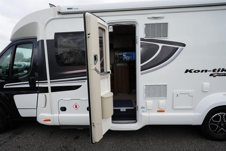 Swift Kon-Tiki Sport 599 FIAT 4 BERTH 2 TRAVEL SEAT MOTORHOME