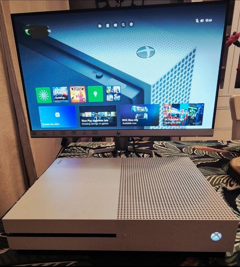 Xbox One S 1tb With Leads 