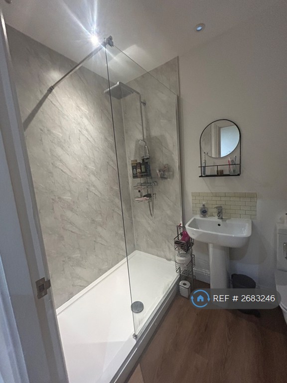 1 bedroom flat in Parkfield Road, Aigburth, Liverpool, L17 (1 bed) (#2683246)