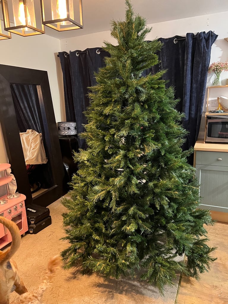 7 ft  Christmas tree
