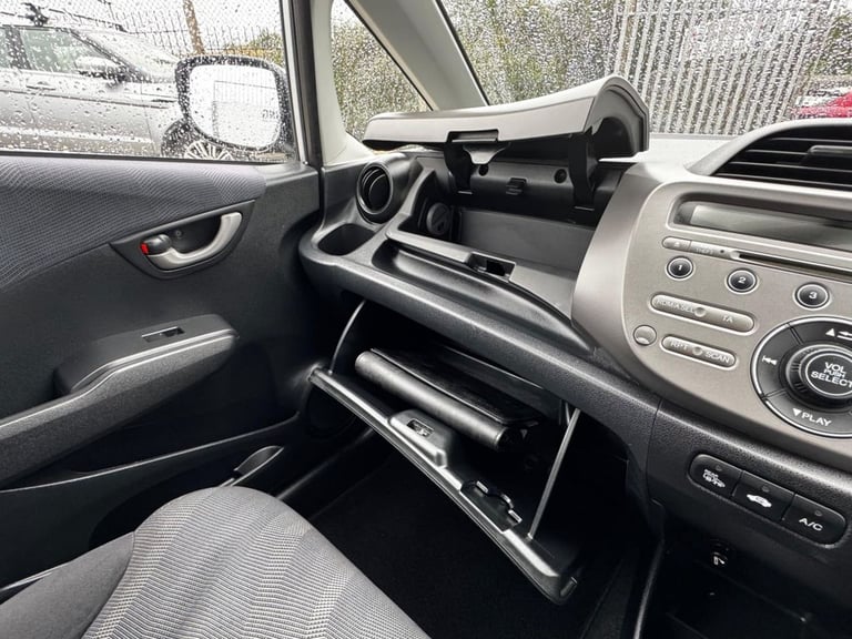 2009 59 HONDA JAZZ 1.4 I-VTEC ES HATCHBACK 5DR PETROL MANUAL EURO 4 (100 PS)