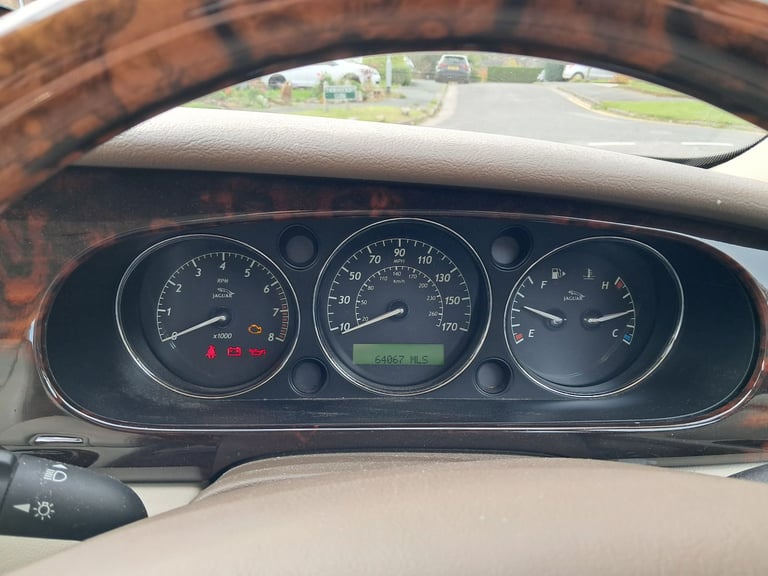 Jaguar XJ 350 SE 3.0 Petrol V6, Metallic Jaguar Racing Green, Full year no advisory MoT