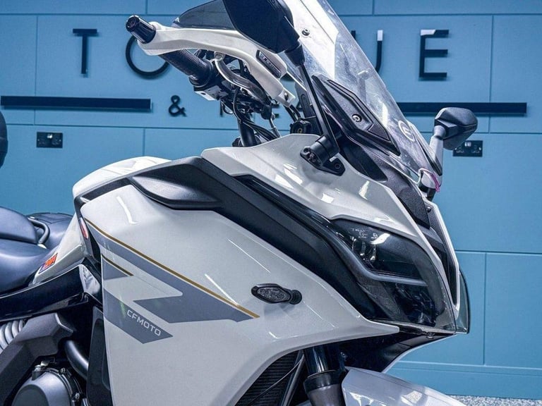 2022 22 CFMOTO 650GT 650 GRAND TOURING - LOW MILES - FULL SHAD LUGGAGE