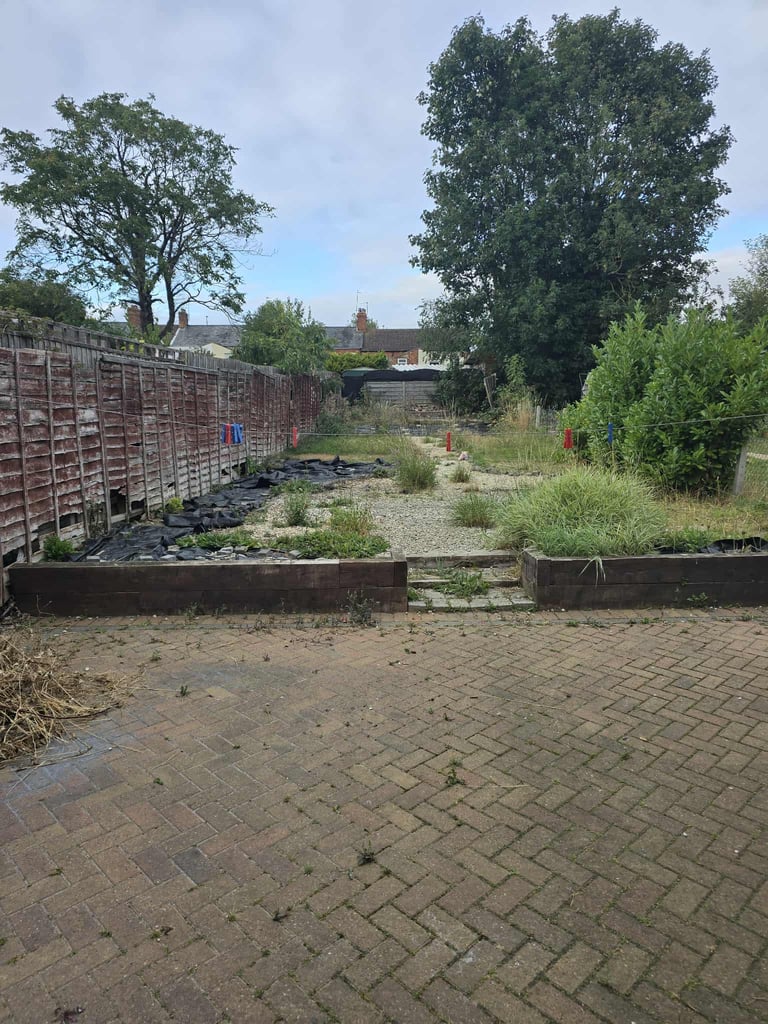 2 bed house with drive daventry Northamptonshire. Need 1 bed bungalow