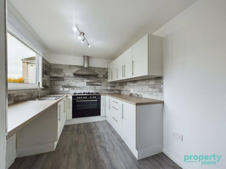 Modern 2 bedroom flat to let in BD1, fully furnished, all bills included. 