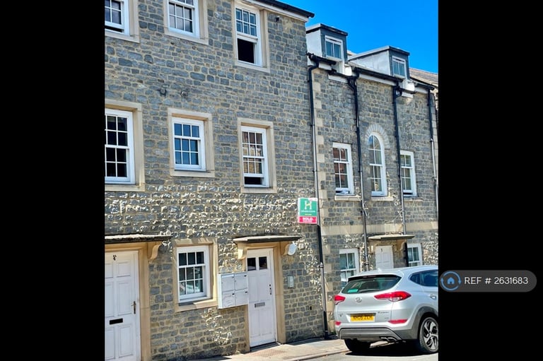 image for 2 bedroom flat in North Street, Wincanton, Somerset, BA9 (2 bed) (#2631683)