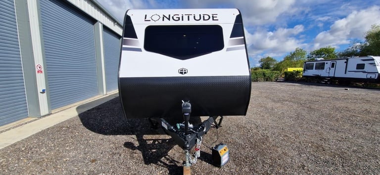 Forest River East To West Longitude 319BH American Caravan 5th Wheel