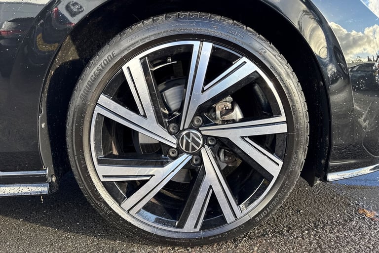 2024 Volkswagen Golf 1.5 eTSI 150 R-Line 5dr DSG Ã¢Â­ÂSunroof, Winter Pack, 18 Bergamo Alloys Ã ...