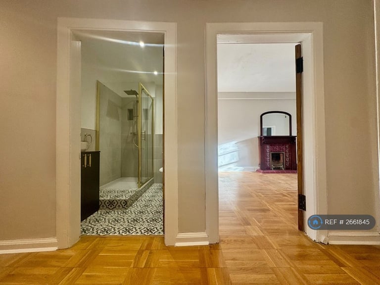 2 bedroom flat in Inverleith Terrace, Edinburgh, EH3 (2 bed) (#2661845)