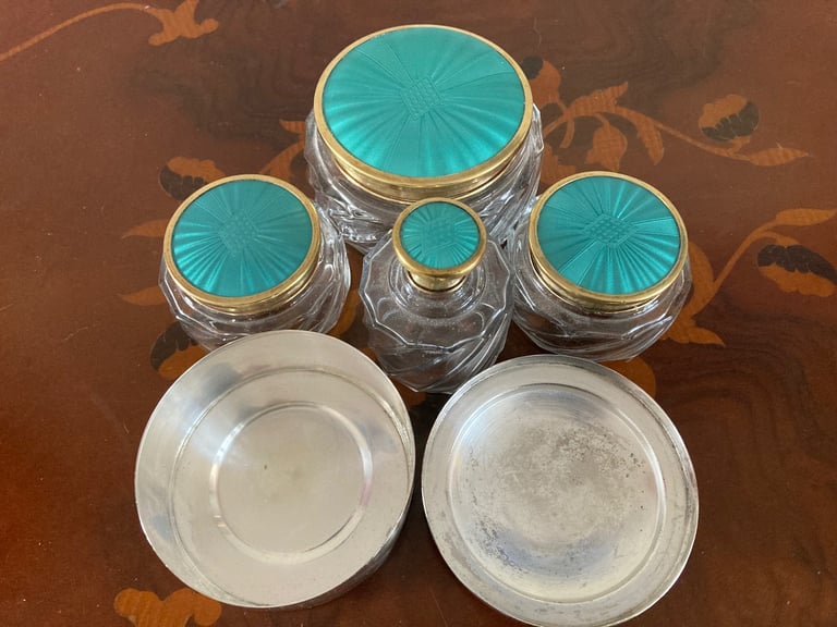 Regent Vanity Products Dressing Table items