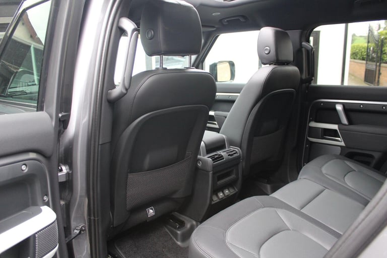 2023 Land Rover Defender 2.0 P400e X-Dynamic SE 110 5dr Auto ESTATE PETROL/ELECTRIC Automatic