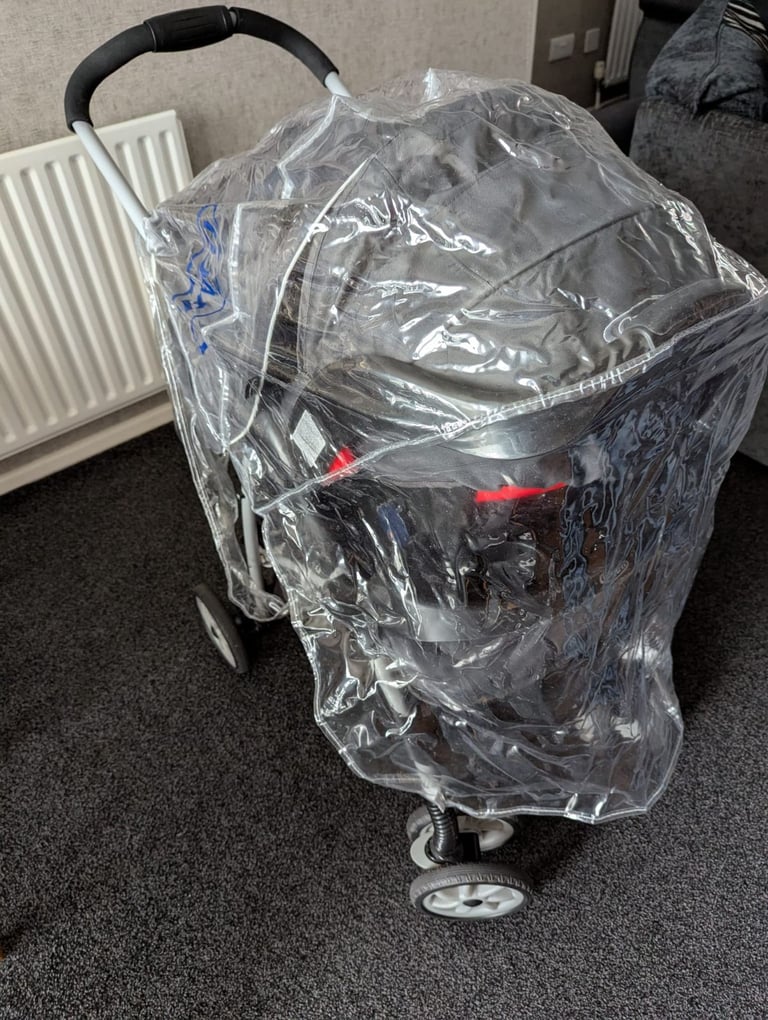 Graco Travel Puschair + Car seat + accessories 