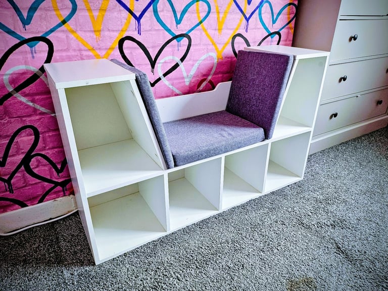 Seated bookcase