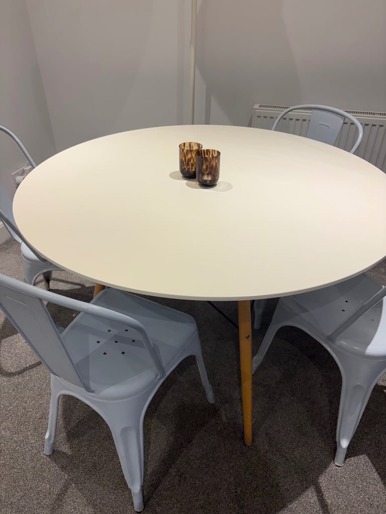 White Dining Table with crossed wood legs 
