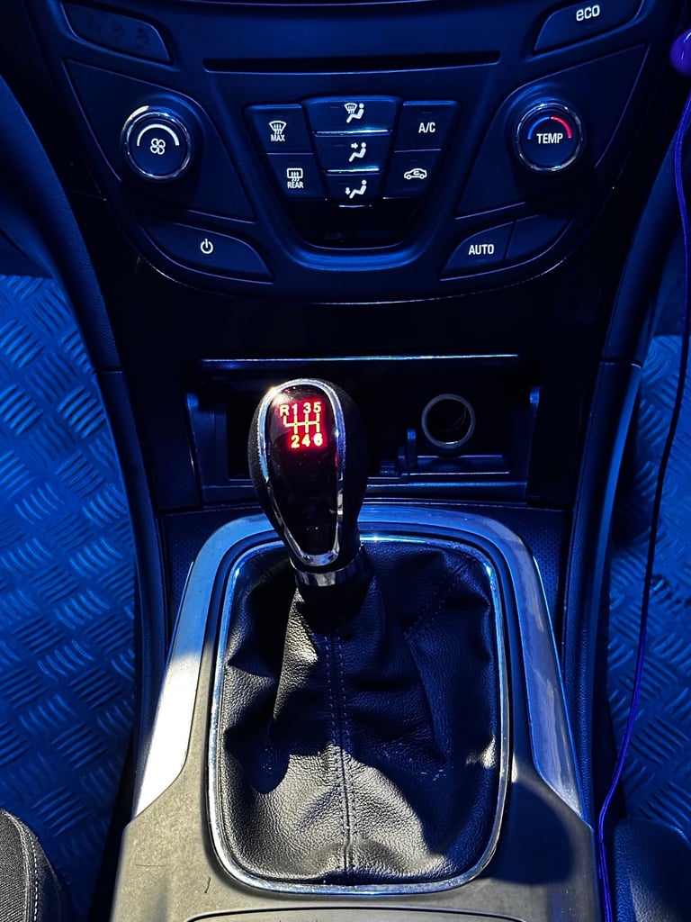 Vauxhall, INSIGNIA, Hatchback, 2016, Manual, 1956 (cc), 5 doors