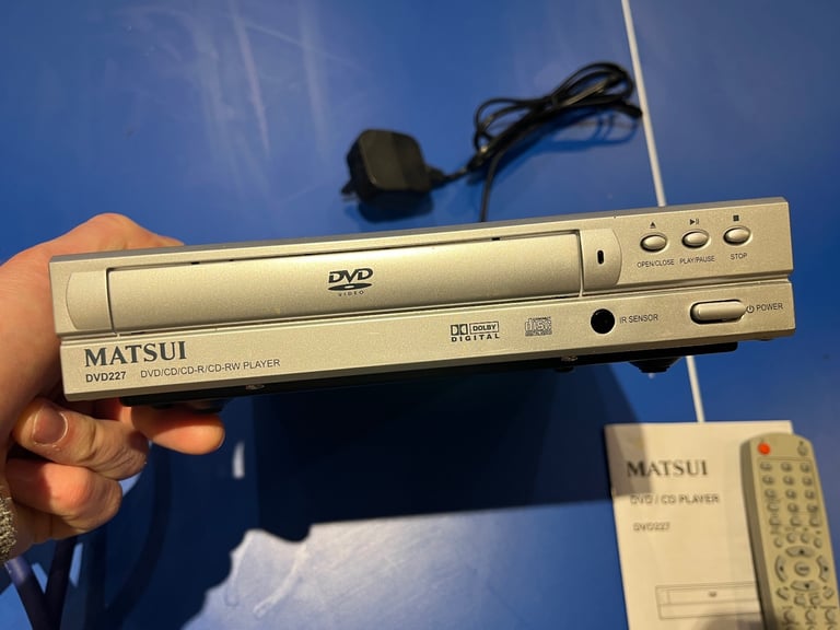 DVD / CD player, with cables, remote and manual