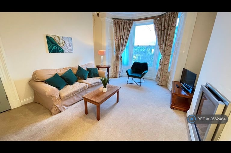 3 bedroom flat in Cheltenham Crescent, Harrogate, HG1 (3 bed) (#2662484)
