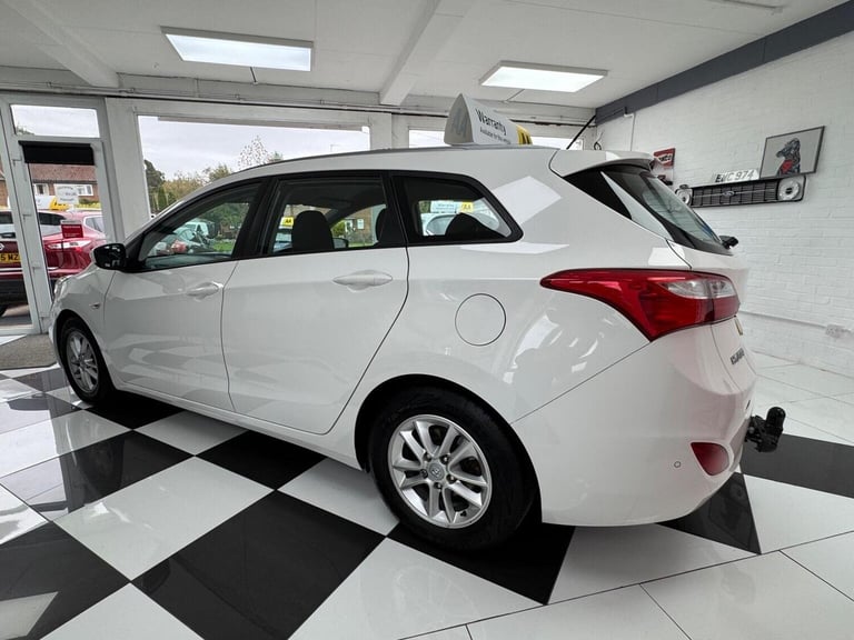 HYUNDAI I30 1.6 CRDi Blue Drive Active Tourer Euro 5 (s/s) 5dr 2014
