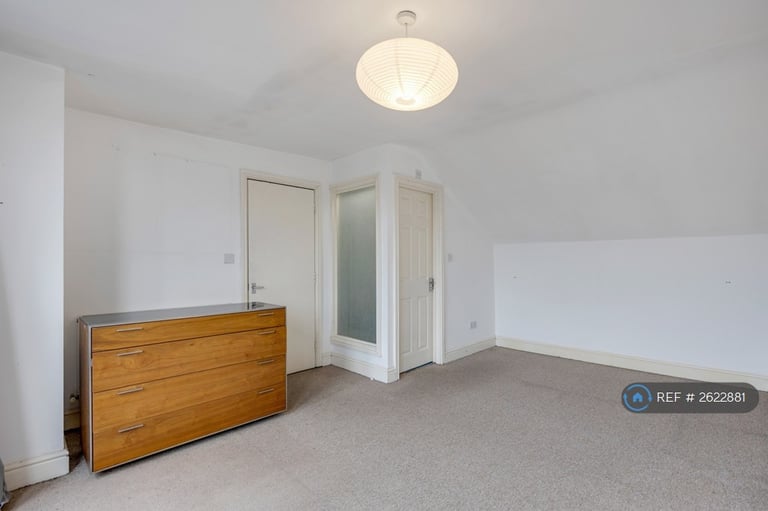 3 bedroom flat in Hornsey Road, London, N7 (3 bed) (#2622881)