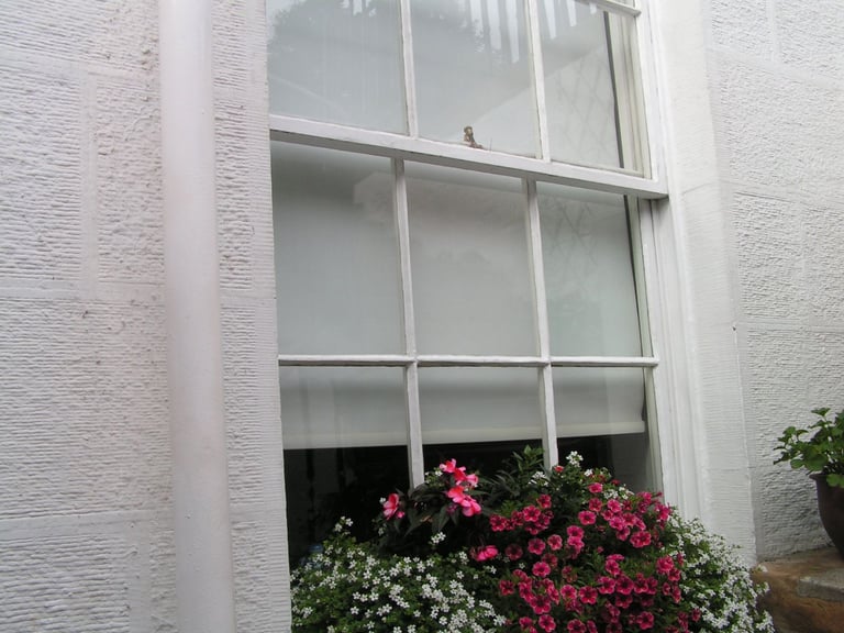 Blackout roller blind