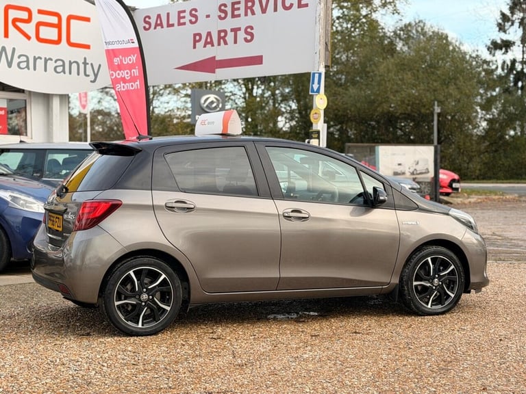 2016 Toyota Yaris 1.5 VVT-h Design E-CVT Euro 6 5dr Hatchback Automatic