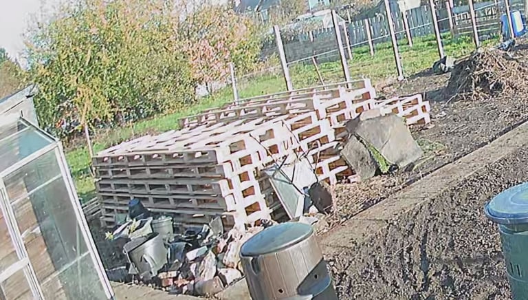 12ft long Strong Pallets Ideal for fencing or garden projects