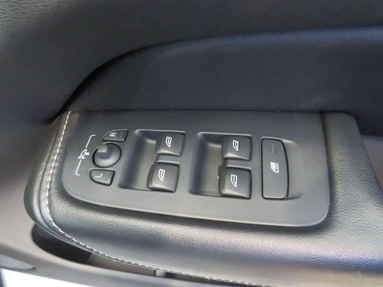 VOLVO XC60 2.0 D4 R-Design Auto AWD Euro 6 (s/s) 5dr Silver Auto Diesel 2018