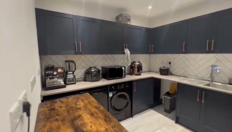 image for Spacious Modern En-Suite - New Malden Closer To Station