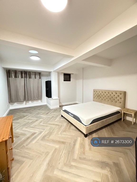 3 bedroom flat in Tuscany House, Manchester, M1 (3 bed) (#2673300)