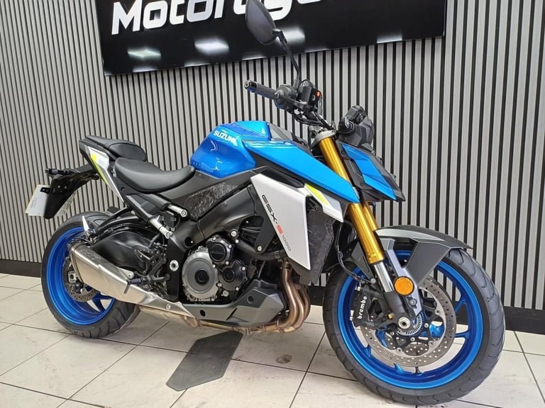 Suzuki GSXS1000   22 plate  only 6615 miles  full service history  delivery p...