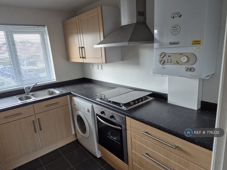 2 bedroom flat in Chatsworth Mews, Sandown, PO36 (2 bed) (#776332)