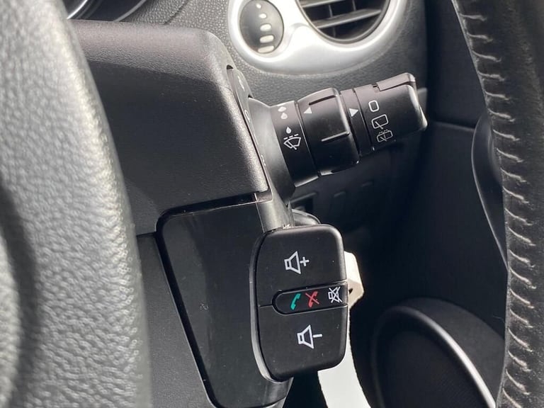 2008 Renault Clio 1.2 TCe 16v Dynamique Hatchback 5dr Petrol Manual (139 g/km, 100 bhp) Hatchback...