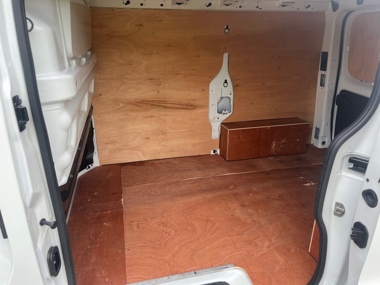 RENAULT TRAFIC SL28 2.0 BLUE DCI 130PS BUSINESS L1H1 SWB VAN 72 REG 66,100 MILES