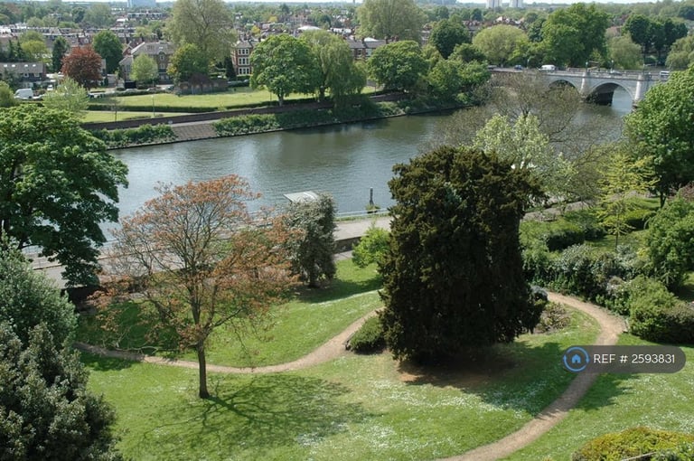 3 bedroom flat in Petersham Road, Richmond, Surrey, TW10 (3 bed) (#2593831)
