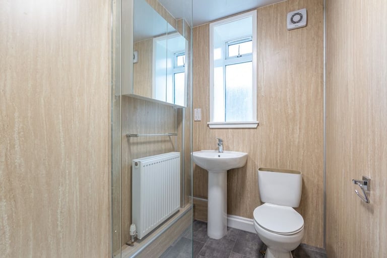 DOUBLE BEDROOM for flat share in spacious, ground floor flat near Ferry Road – available soon