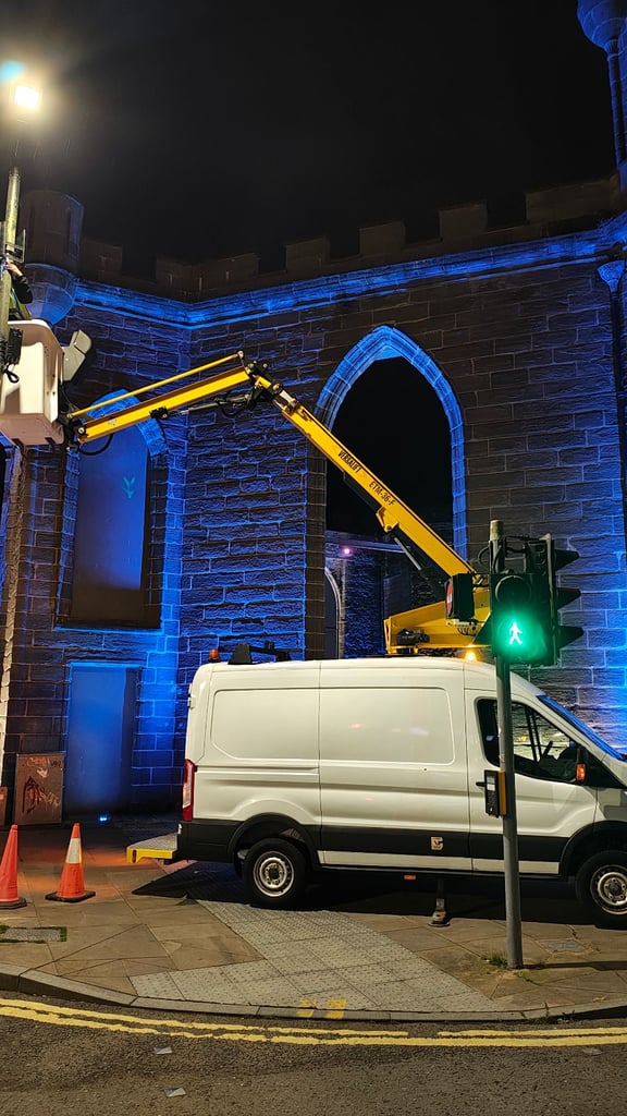 CHERRY PICKER HIRE WITH OPERATOR Edinburgh, Glasgow, Fife, Scotland