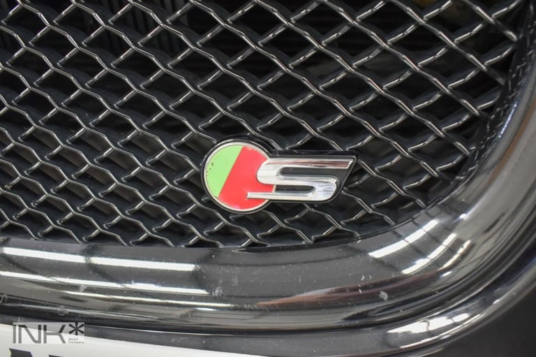 2014 Jaguar XF 3.0d S V6 Portfolio Saloon 4dr Diesel Auto Euro 5 (s/s) (275 ps) Saloon Diesel Aut...