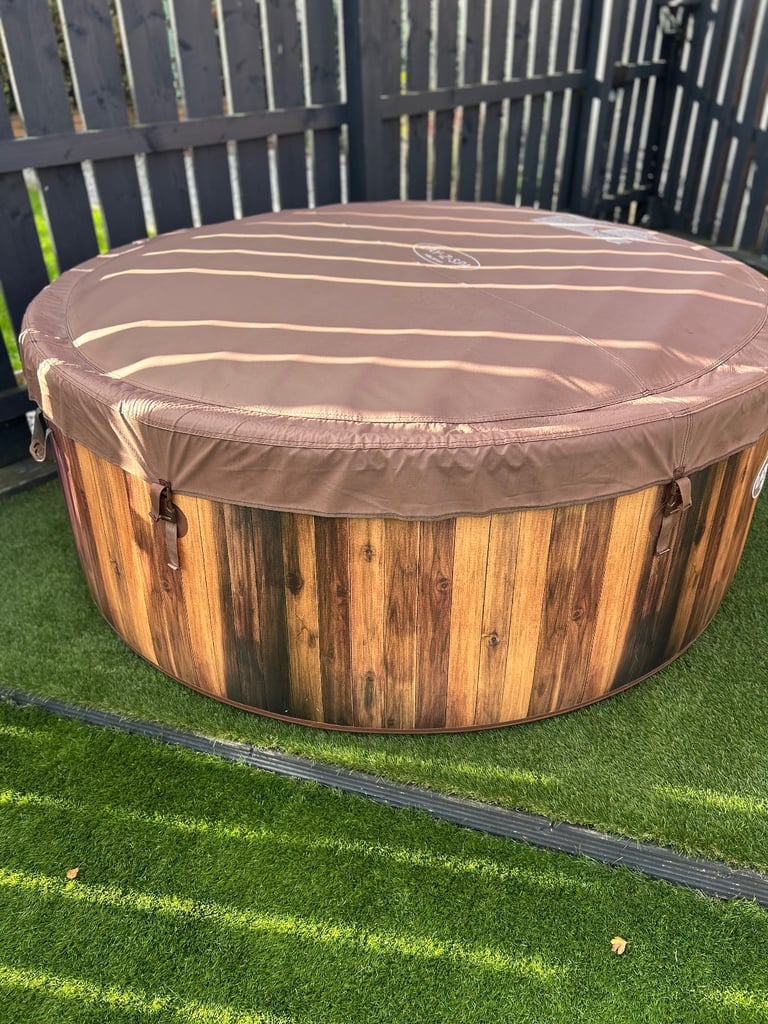 Lazy Spa Helsinki Hot Tub