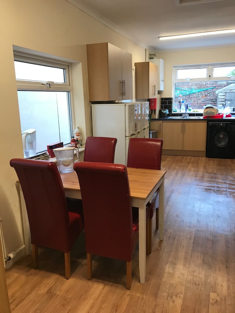 Single room to rent in shared house 